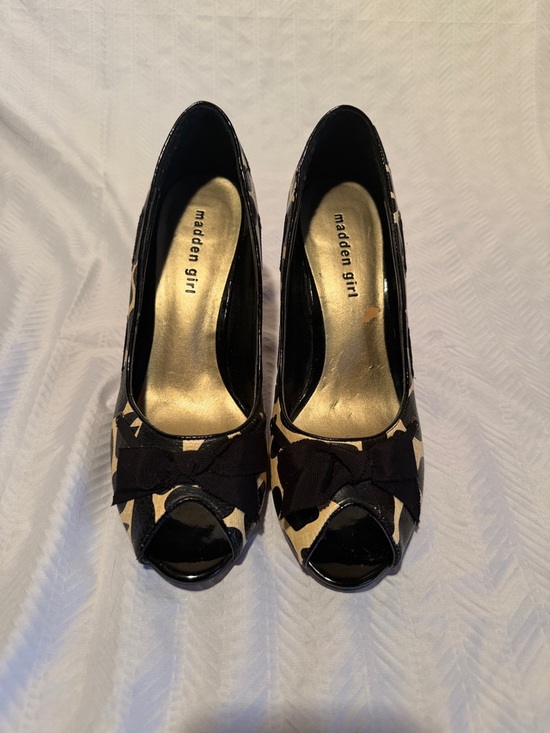 Madden Girl Shoes - Madden Girl Black and Beige Peep-Toe Heels with Bow Accent